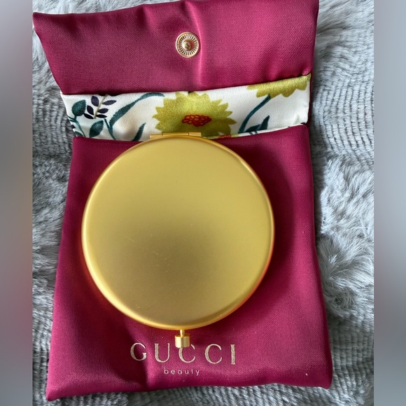 💐VIP GWP💐 Gucci Beauty Floral Compact Mirror - Picture 2 of 9